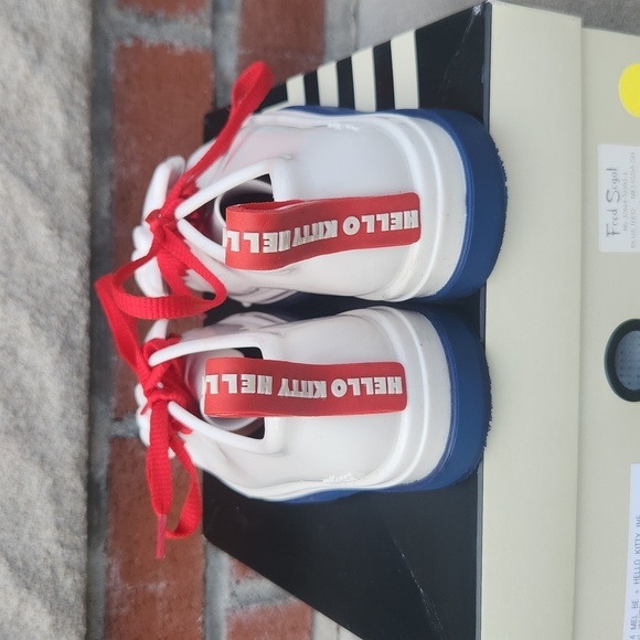 Mini Melissa hello kitty shoes👟 - Picture 1 of 7